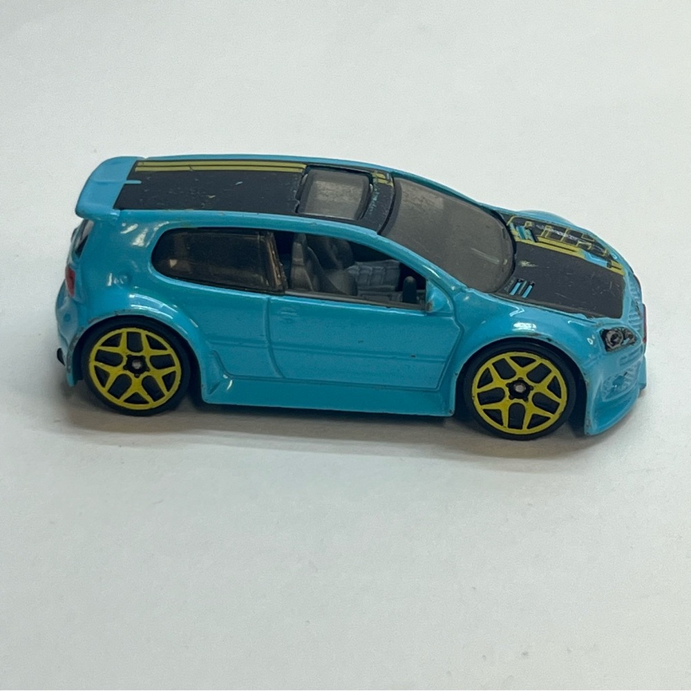 hot wheels volkswagen gold gti die cast car 2013 light blue yellow‎ black racing